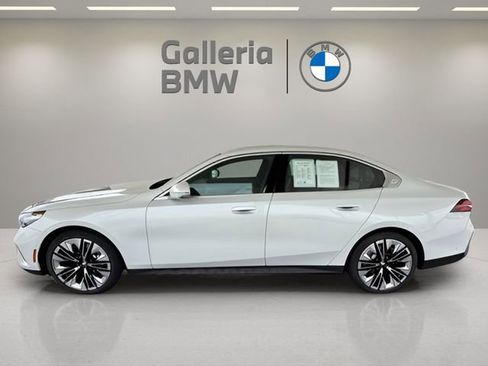 Used 2025 BMW 530i w/ Premium Package image 15