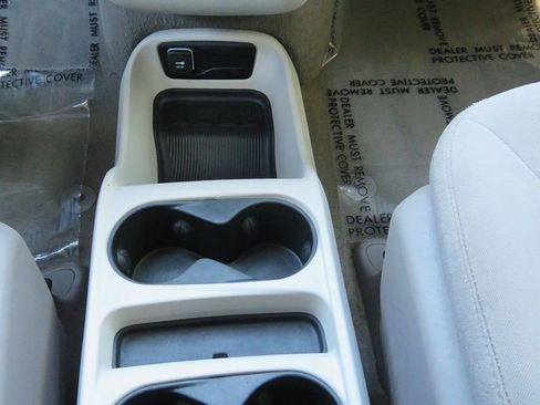 Used 2021 Chrysler Voyager LX image 29