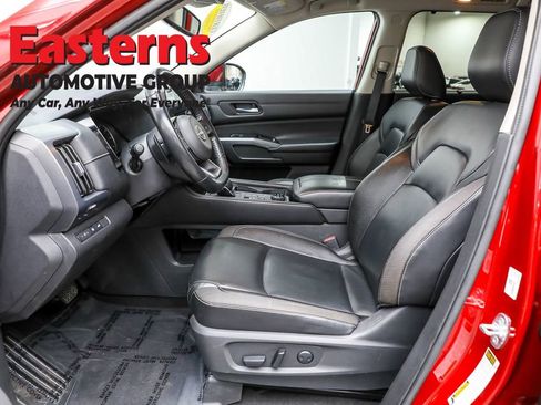 Used 2022 Nissan Pathfinder SL image 14