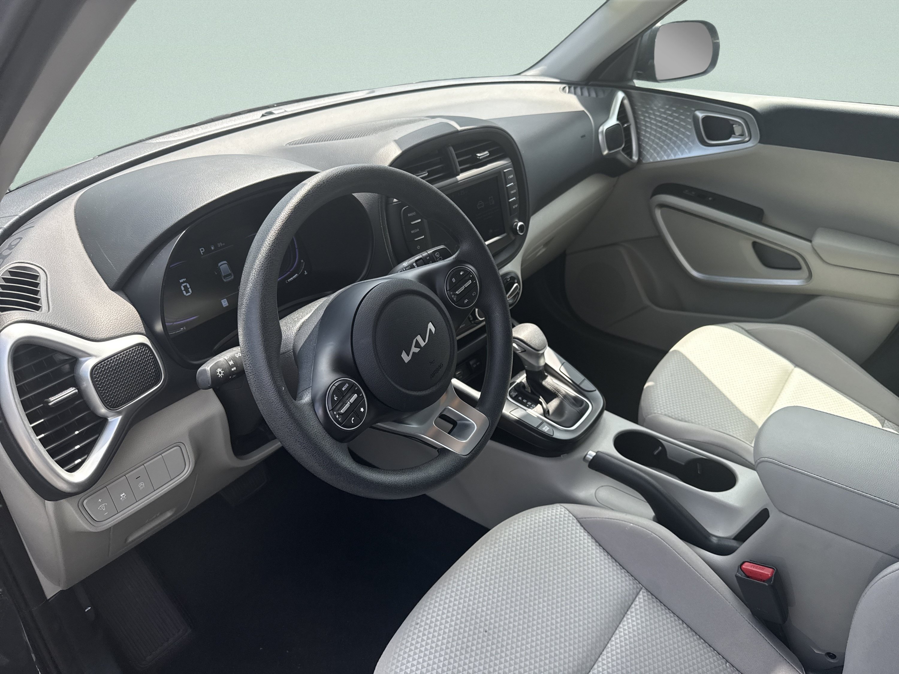 Used 2025 Kia Soul LX w/ LX Technology Package FWD image 11