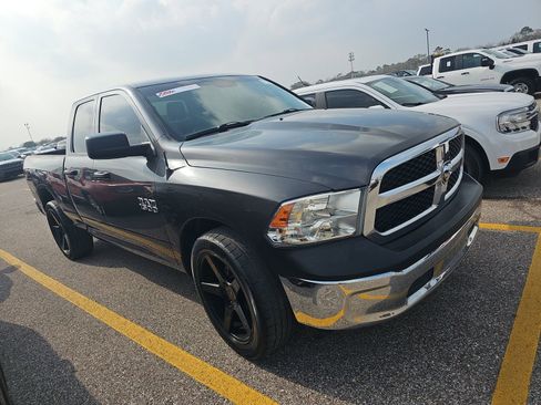 Used 2018 RAM 1500 Tradesman w/ Chrome Appearance Group image 4