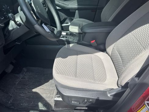 Used 2022 Ford Escape SE w/ SE Sport Appearance Package image 11