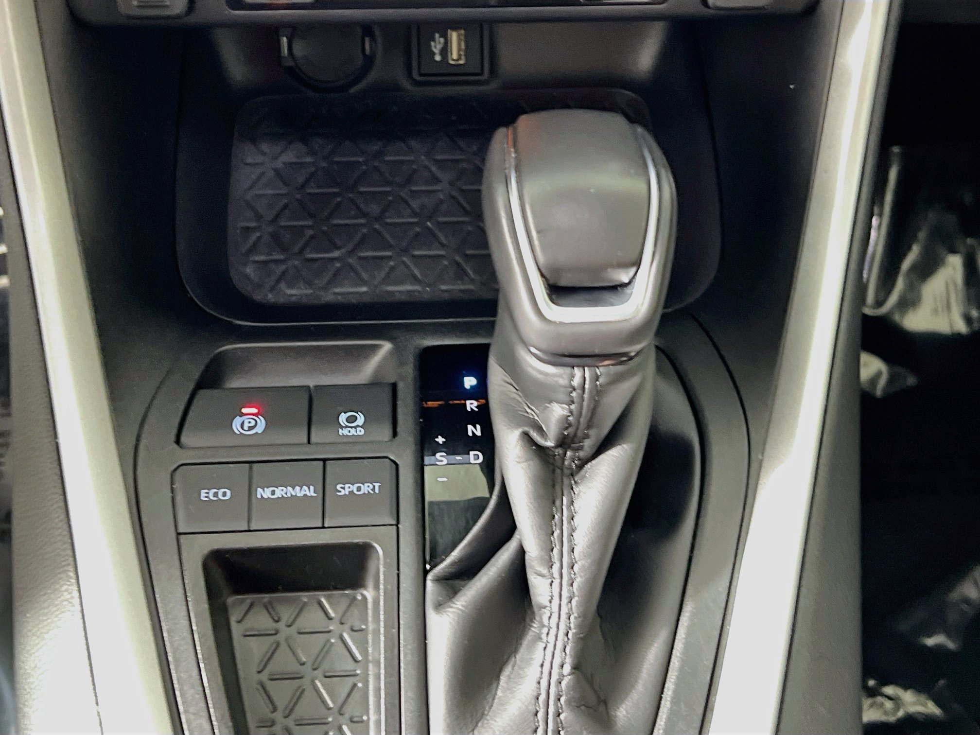Used 2025 Toyota RAV4 XLE Premium w/ Weather Package FWD image 23