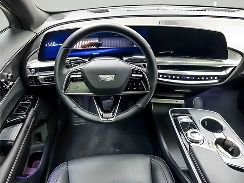 Used 2024 Cadillac Lyriq Luxury AWD/4WD image 13