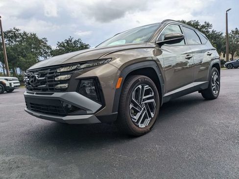 Certified 2025 Hyundai Tucson Limited AWD/4WD image 8