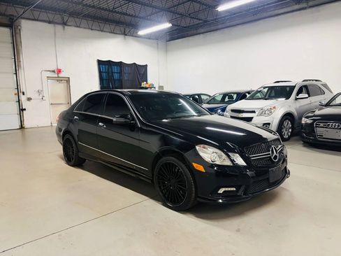 Used 2010 Mercedes-Benz E 550 4MATIC Sedan image 4