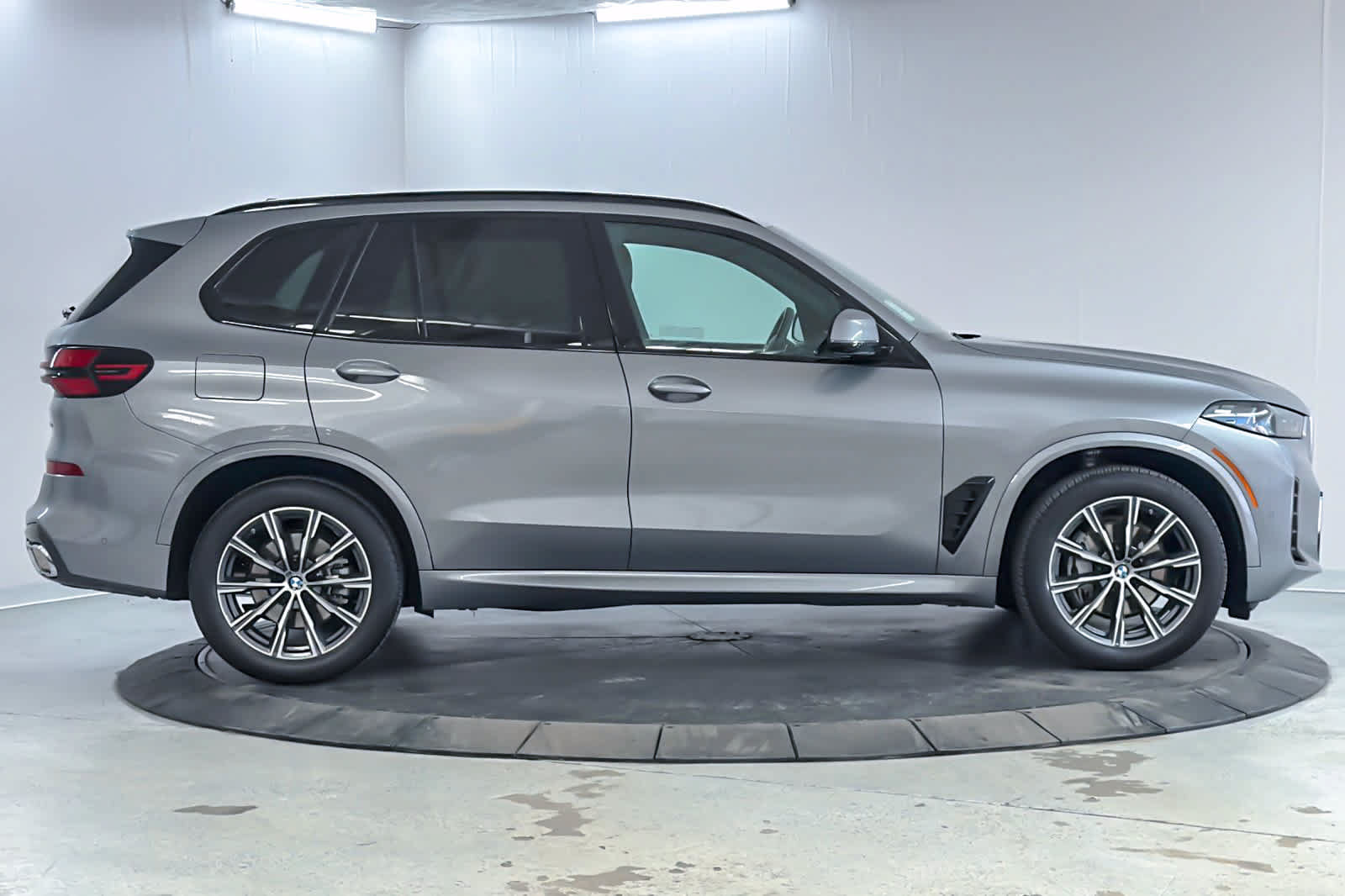 Used 2026 BMW X5 xDrive40i w/ M Sport Package AWD/4WD image 8