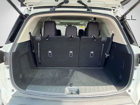 Used 2024 Nissan Pathfinder SV w/ SV Premium Package image 12