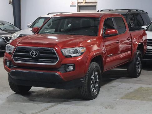 Used 2017 Toyota Tacoma SR5 w/ Tow Package image 28