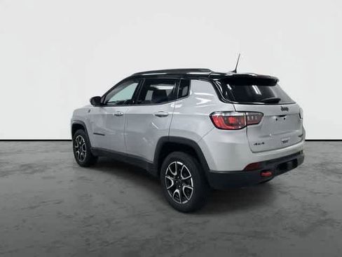 Used 2025 Jeep Compass Trailhawk w/ Trailer Tow Group AWD/4WD image 9