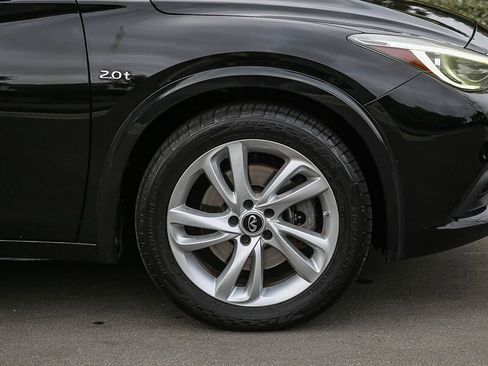 Used 2017 INFINITI QX30 image 12