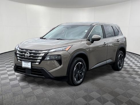 Used 2025 Nissan Rogue SV AWD/4WD image 3