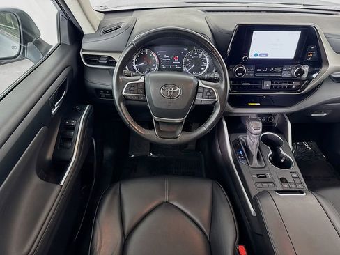 Used 2023 Toyota Highlander XLE image 23