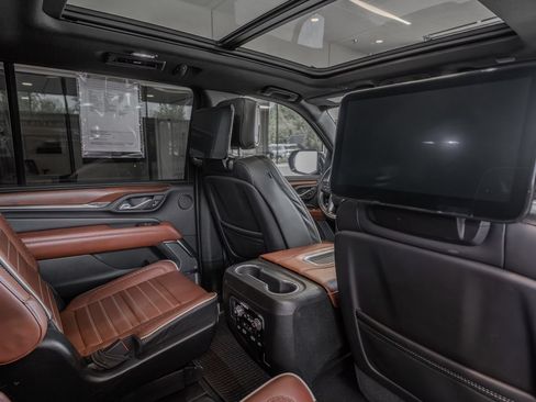 Used 2024 GMC Yukon XL Denali Ultimate AWD/4WD image 28