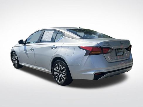 Used 2025 Nissan Altima 2.5 SV FWD image 3