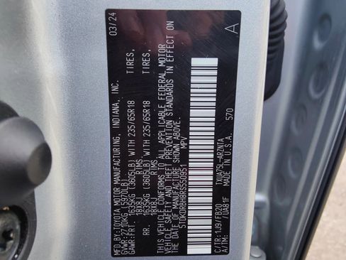 Used 2024 Toyota Highlander LE image 23