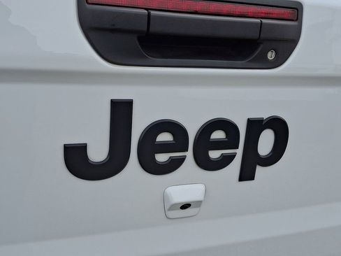 Used 2022 Jeep Gladiator Sport image 32