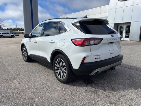 Used 2020 Ford Escape Titanium image 5