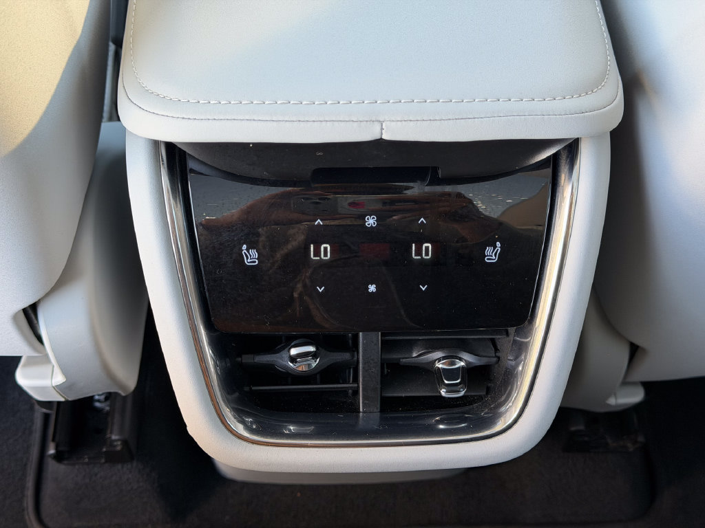 Certified 2025 Volvo EX90 Ultra AWD/4WD image 23