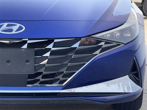 Used 2021 Hyundai Elantra Limited image 8