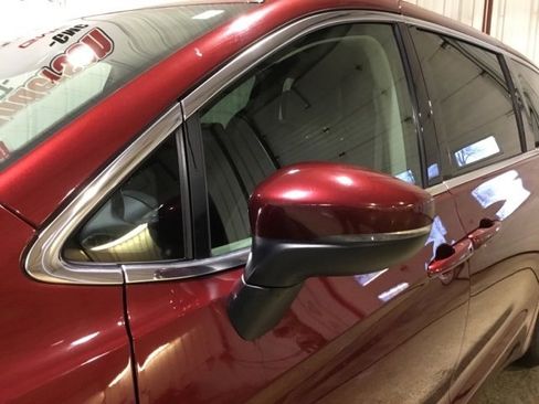 Used 2023 Chrysler Pacifica Touring-L image 11