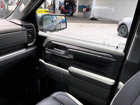 Used 2022 Chevrolet Silverado 1500 LTZ w/ LTZ Premium Package AWD/4WD image 17