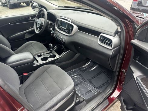 Used 2017 Kia Sorento FWD image 12