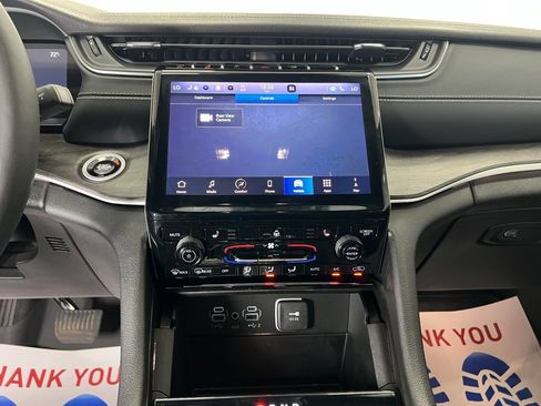 Used 2024 Jeep Grand Cherokee Limited w/ Black Appearance Package image 12