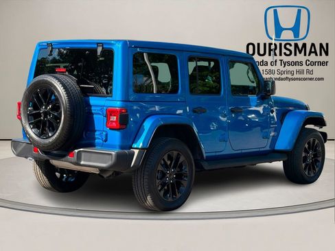 Used 2023 Jeep Wrangler Unlimited Sahara AWD/4WD image 4