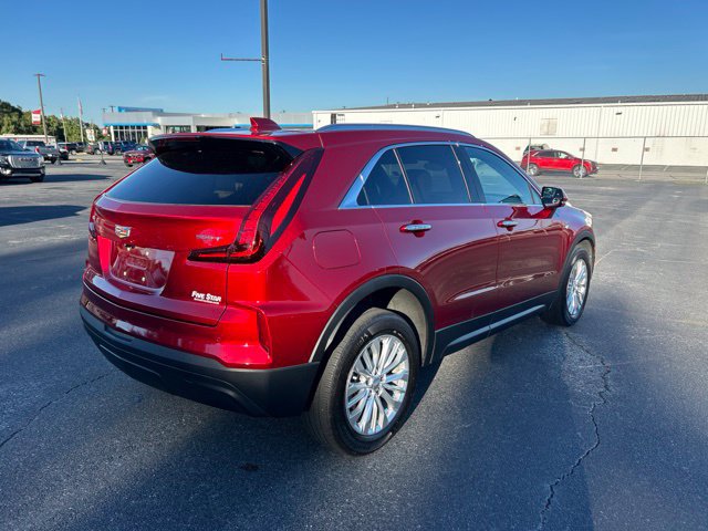 Certified 2024 Cadillac XT4 Luxury w/ Cold Weather Package FWD image 4