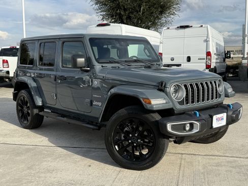Used 2024 Jeep Wrangler Unlimited Sahara image 2