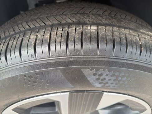 Certified 2025 Nissan Kicks SV image 15