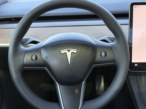 Used 2023 Tesla Model 3 Standard Range image 12