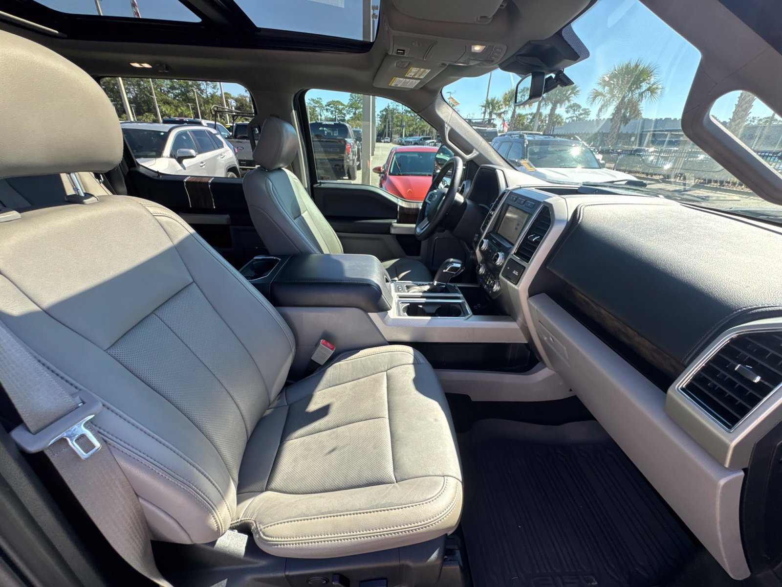 Used 2019 Ford F150 Lariat w/ Equipment Group 502A Luxury AWD/4WD image 16