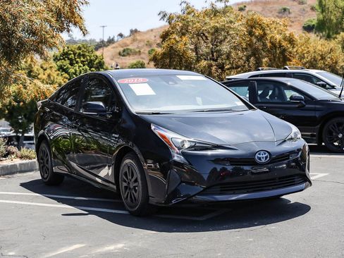 Certified 2018 Toyota Prius Two w/ Prius Two Safety Plus Package FWD image 3