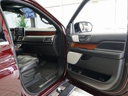 Used 2019 Lincoln Navigator Reserve image 51