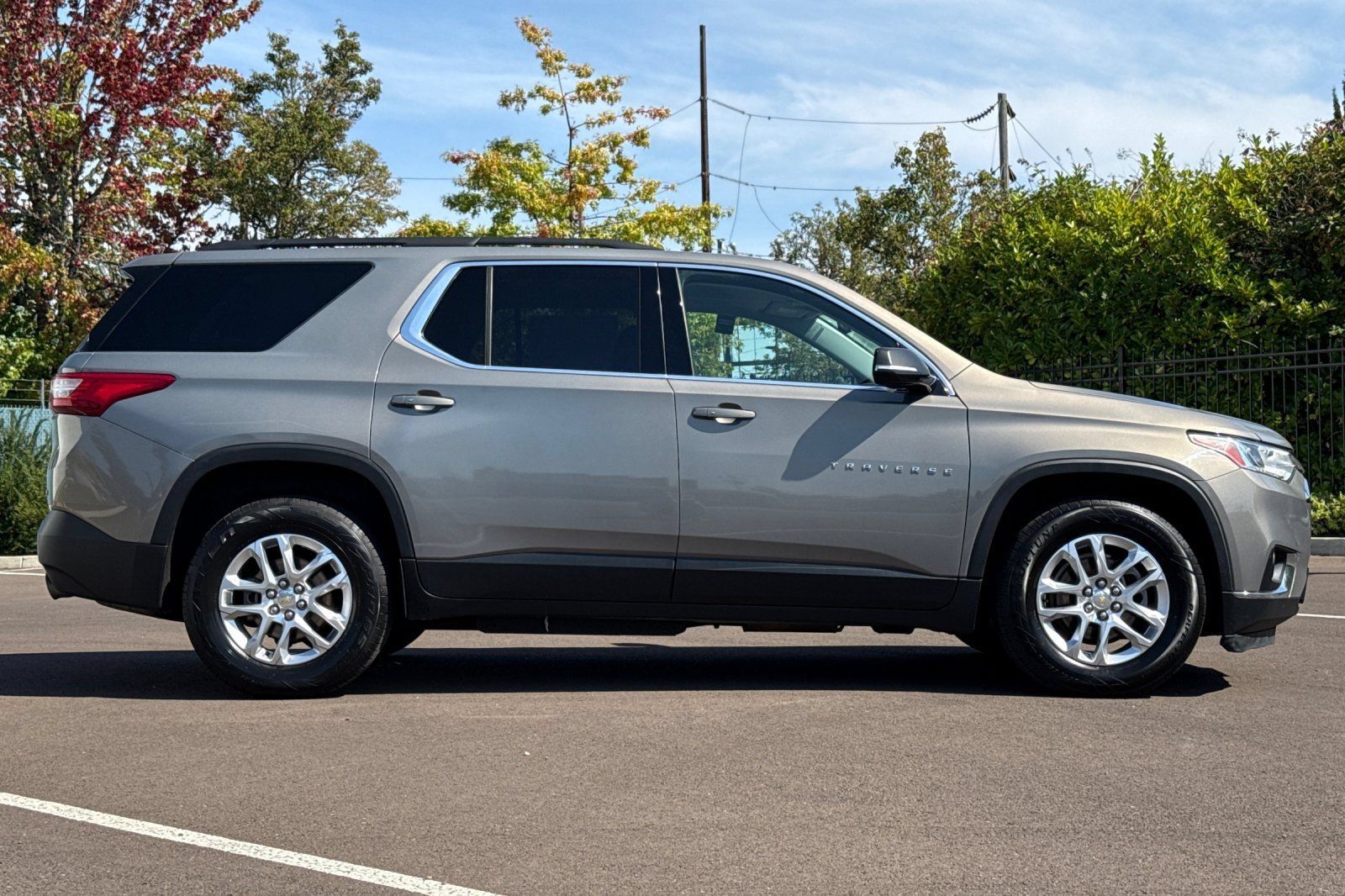 Used 2019 Chevrolet Traverse LT AWD/4WD image 3