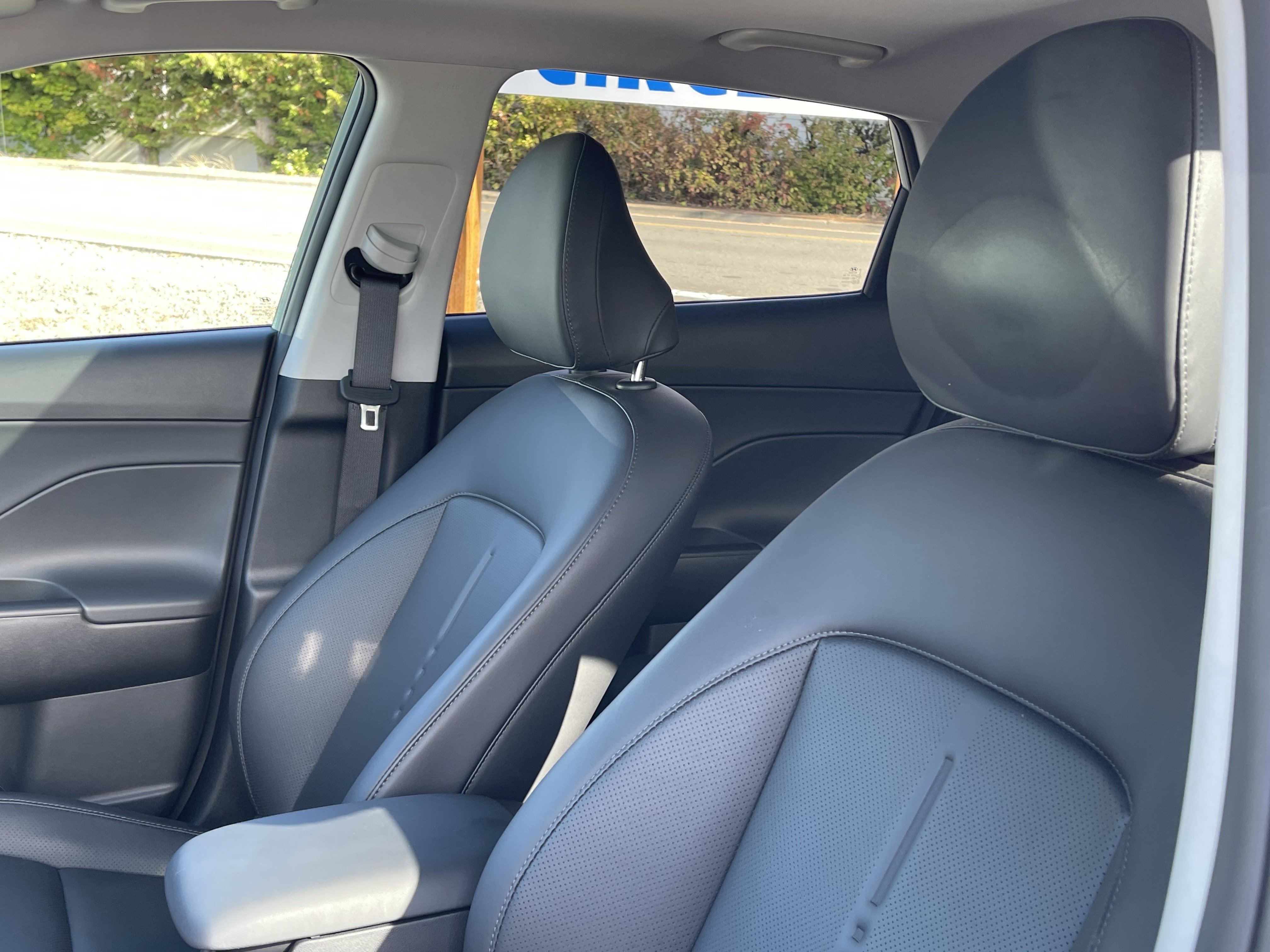 Certified 2025 Hyundai Kona Limited FWD image 21
