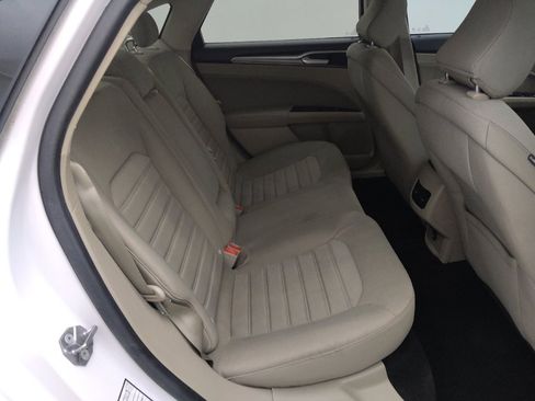 Used 2020 Ford Fusion SE image 19