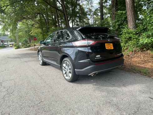 Used 2015 Ford Edge Titanium w/ Technology Package FWD image 16