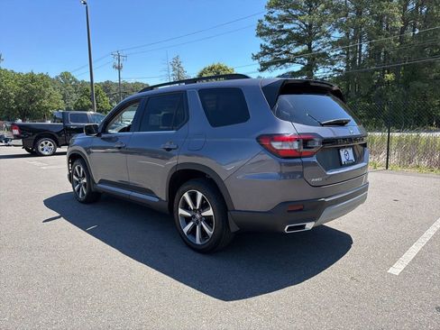 Certified 2025 Honda Pilot Touring image 7