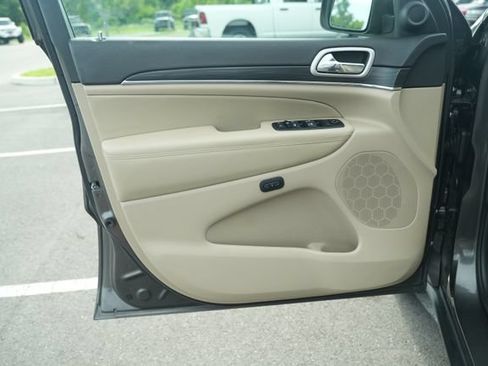 Used 2020 Jeep Grand Cherokee Limited RWD image 15