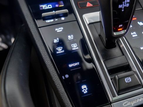 Used 2022 Porsche Cayenne Platinum Edition image 27