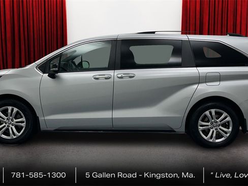 Certified 2023 Toyota Sienna XSE image 8