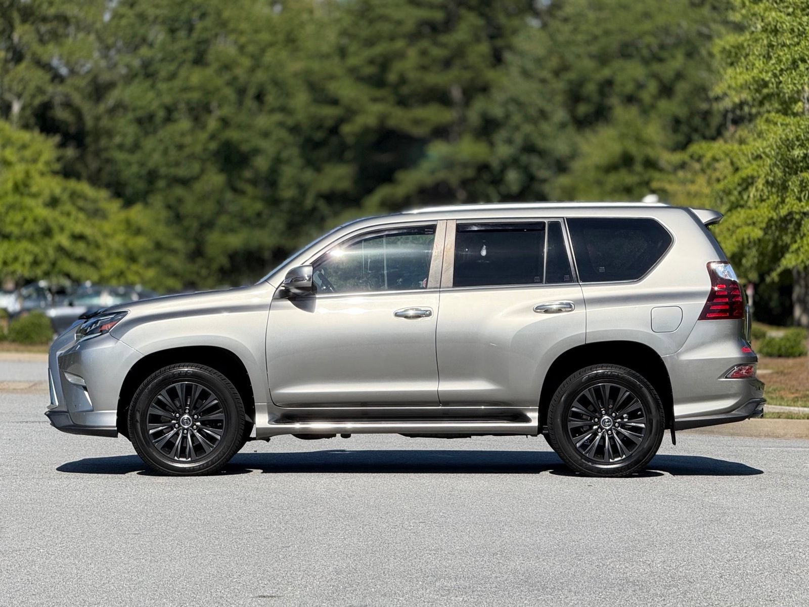 Used 2021 Lexus GX 460 Premium w/ Accessory Package AWD/4WD image 9