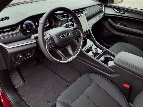 New 2025 Jeep Grand Cherokee Laredo X image 5