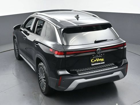 Used 2025 Volkswagen Tiguan S FWD image 40