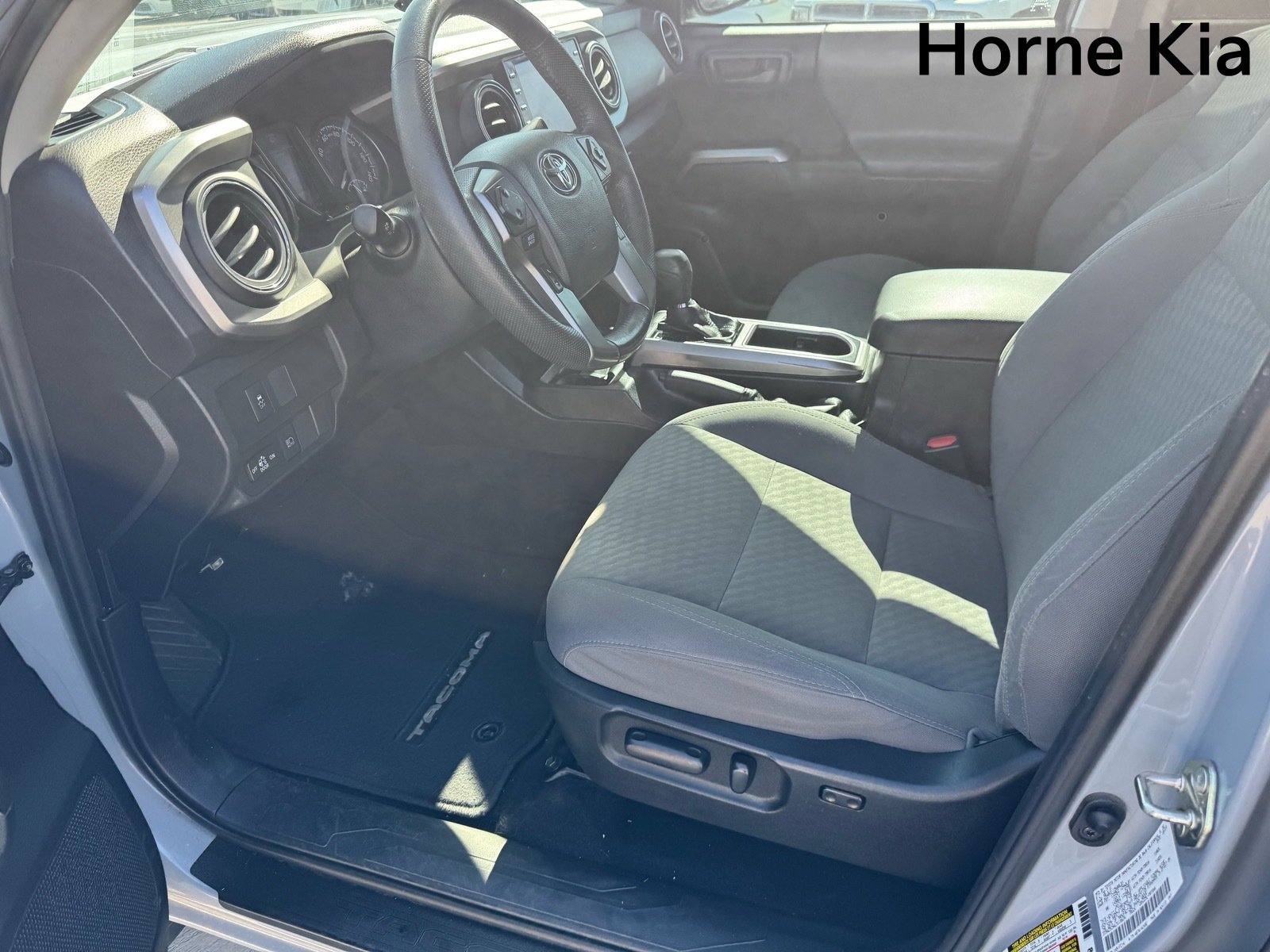 Used 2020 Toyota Tacoma SR5 RWD image 9