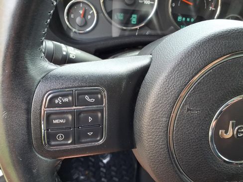 Used 2017 Jeep Wrangler Unlimited Sahara w/ Connectivity Group AWD/4WD image 21