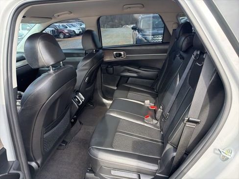 Used 2022 Kia Sorento S image 12